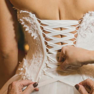 corset wat kost een corset bruiloft budget trouwdag